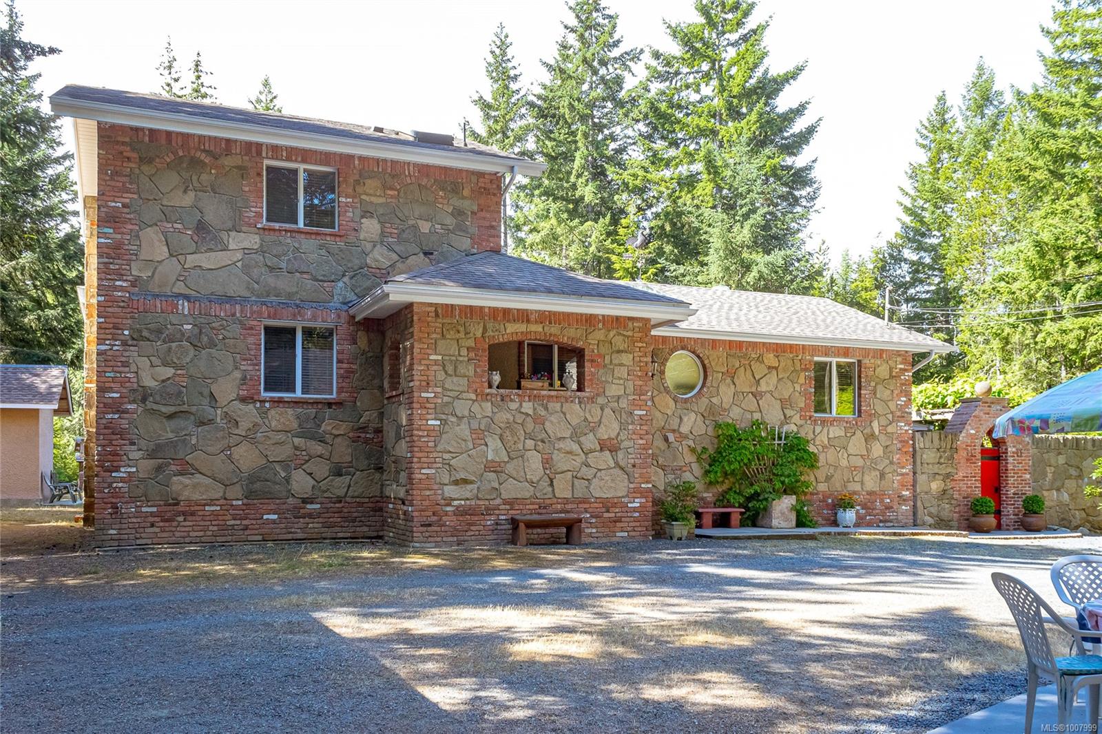 $1,499,900 - 1980 Dorman Rd<br>British Columbia, V9K 2G2