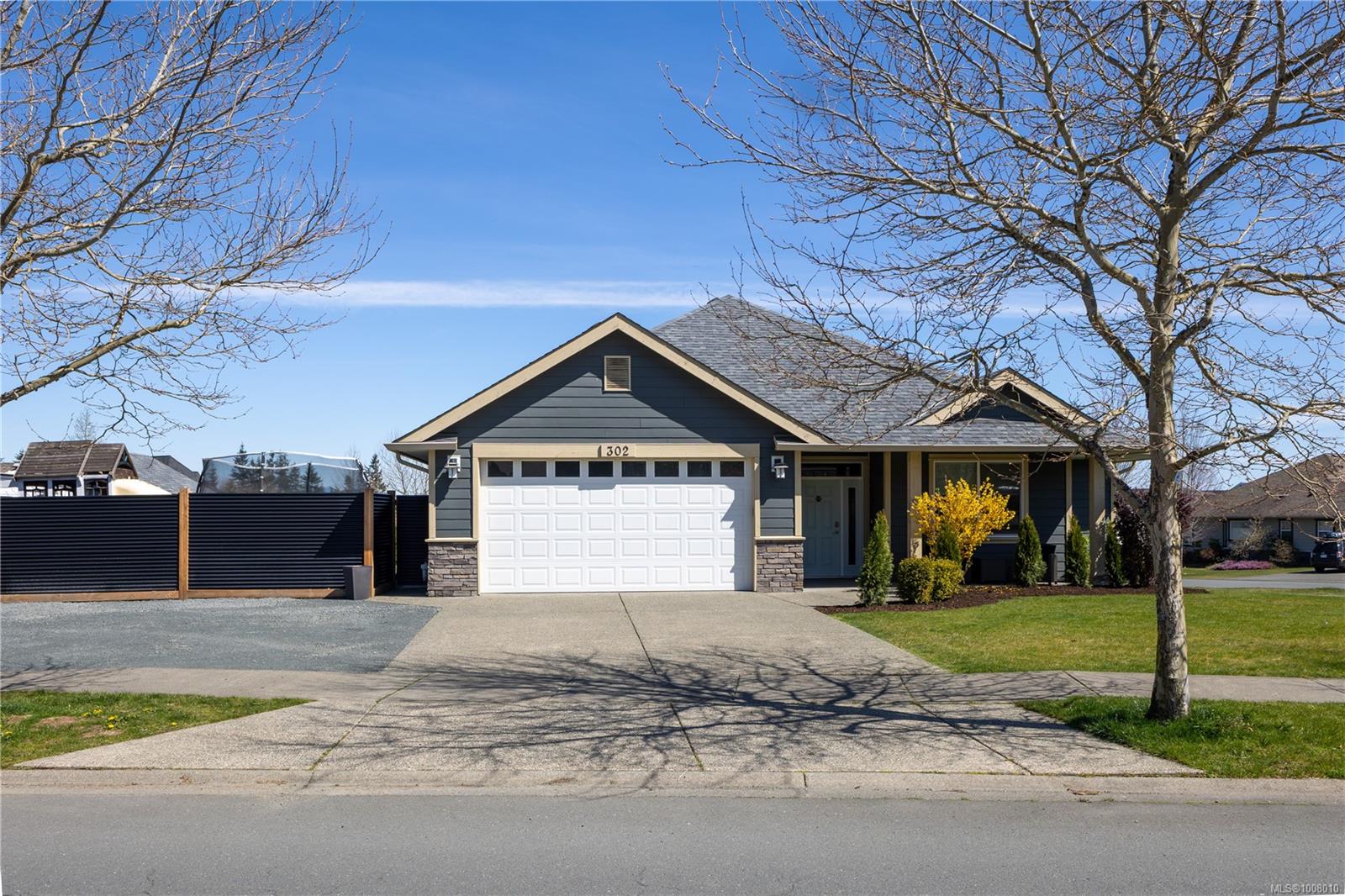 $911,900 - 302 Maryland Rd<br>British Columbia, V9W 0A5