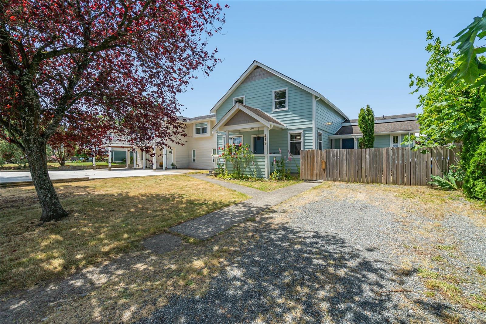 $825,000 - 419 Hillcrest Ave<br>British Columbia, V9R 3M2