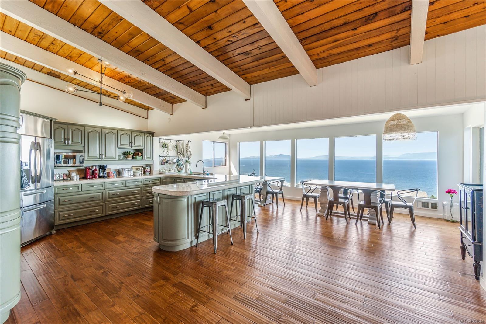 $1,299,900 - 5343 Dewar Rd<br>British Columbia, V9T 5G1