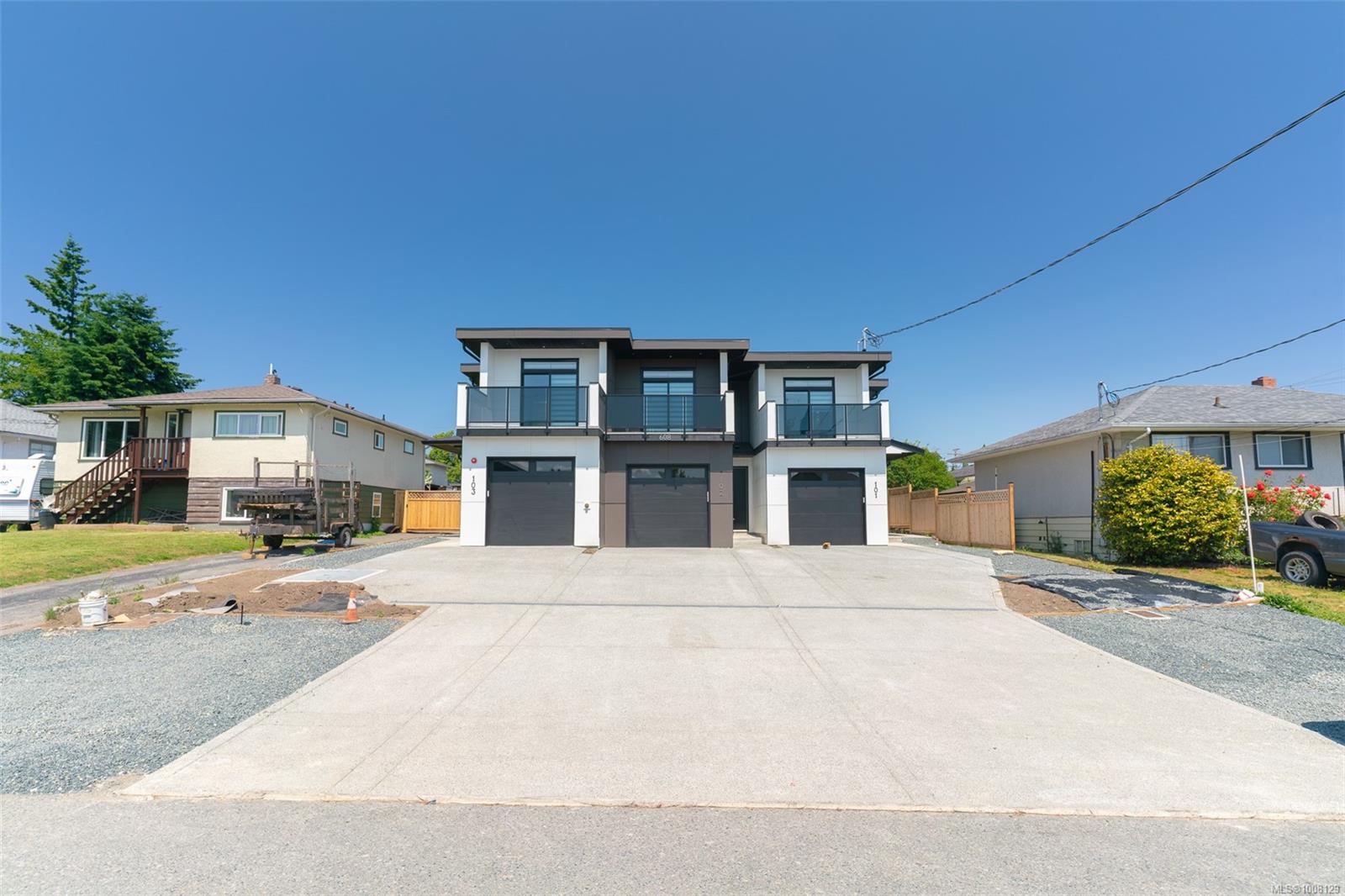 $619,900 - 608 SANDY Crt<br>British Columbia, V9R 1M1