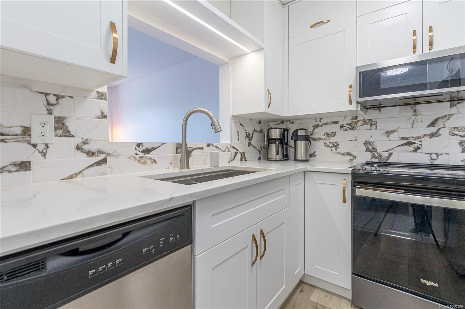 $415,000 - 1906 Bowen Rd<br>British Columbia, V9S 5S6