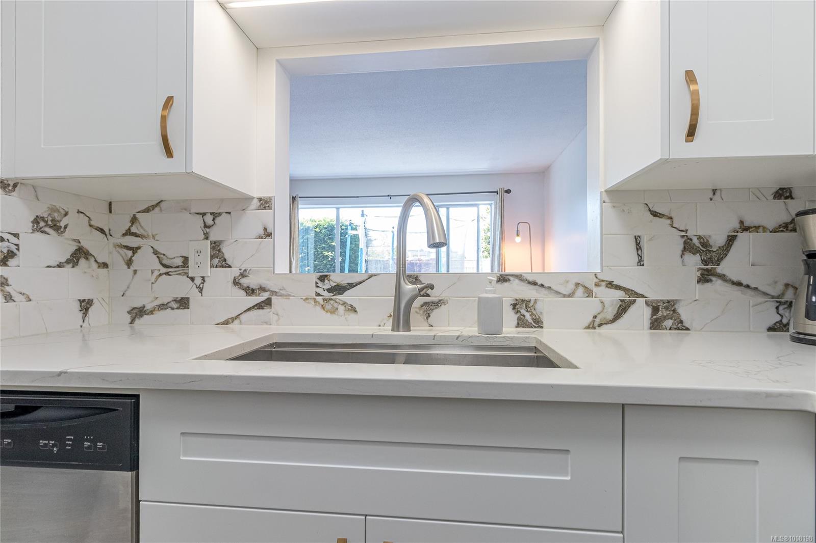 $415,000 - 1906 Bowen Rd<br>British Columbia, V9S 5S6