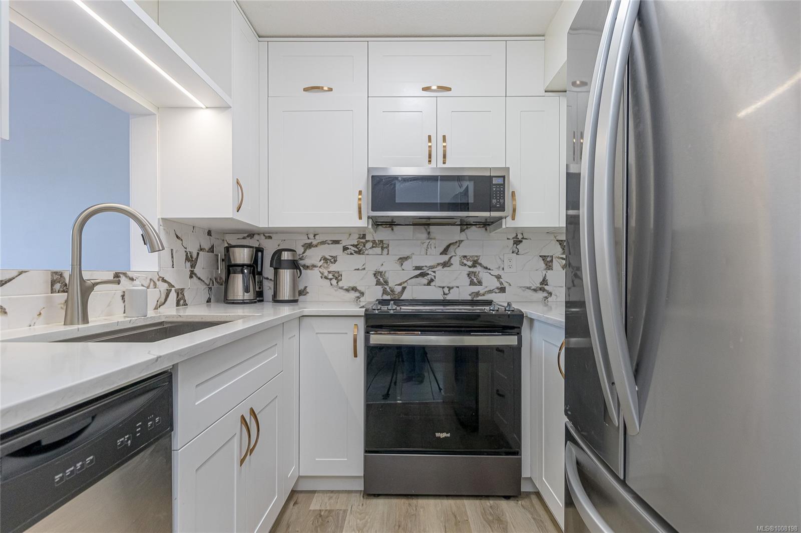 $415,000 - 1906 Bowen Rd<br>British Columbia, V9S 5S6
