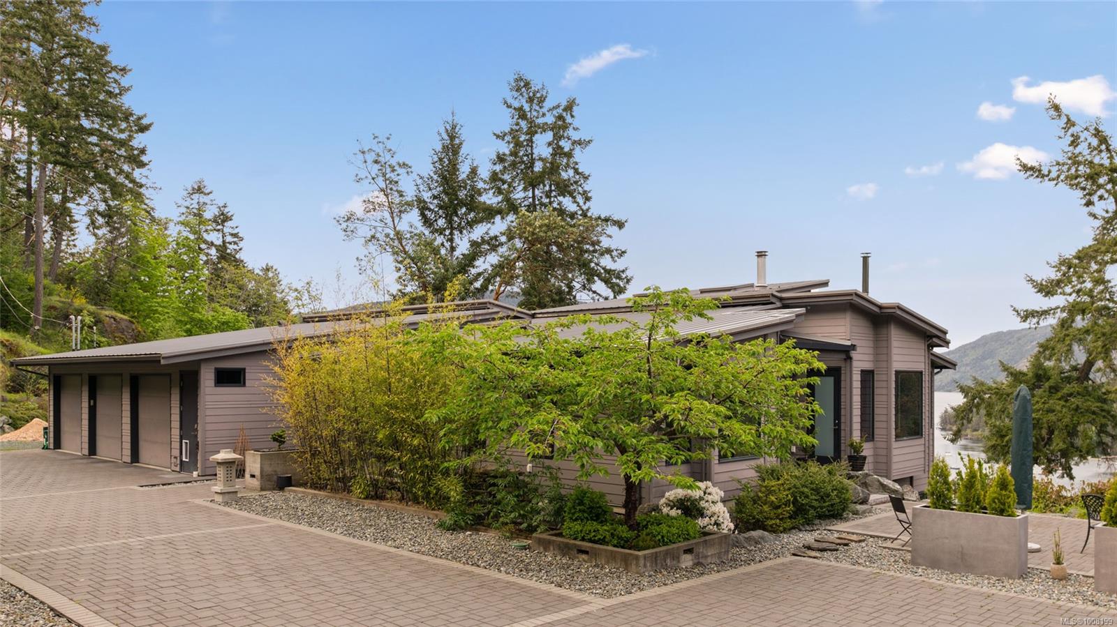 $2,495,000 - 6088 Genoa Bay Rd<br>British Columbia, V9L 5Y5