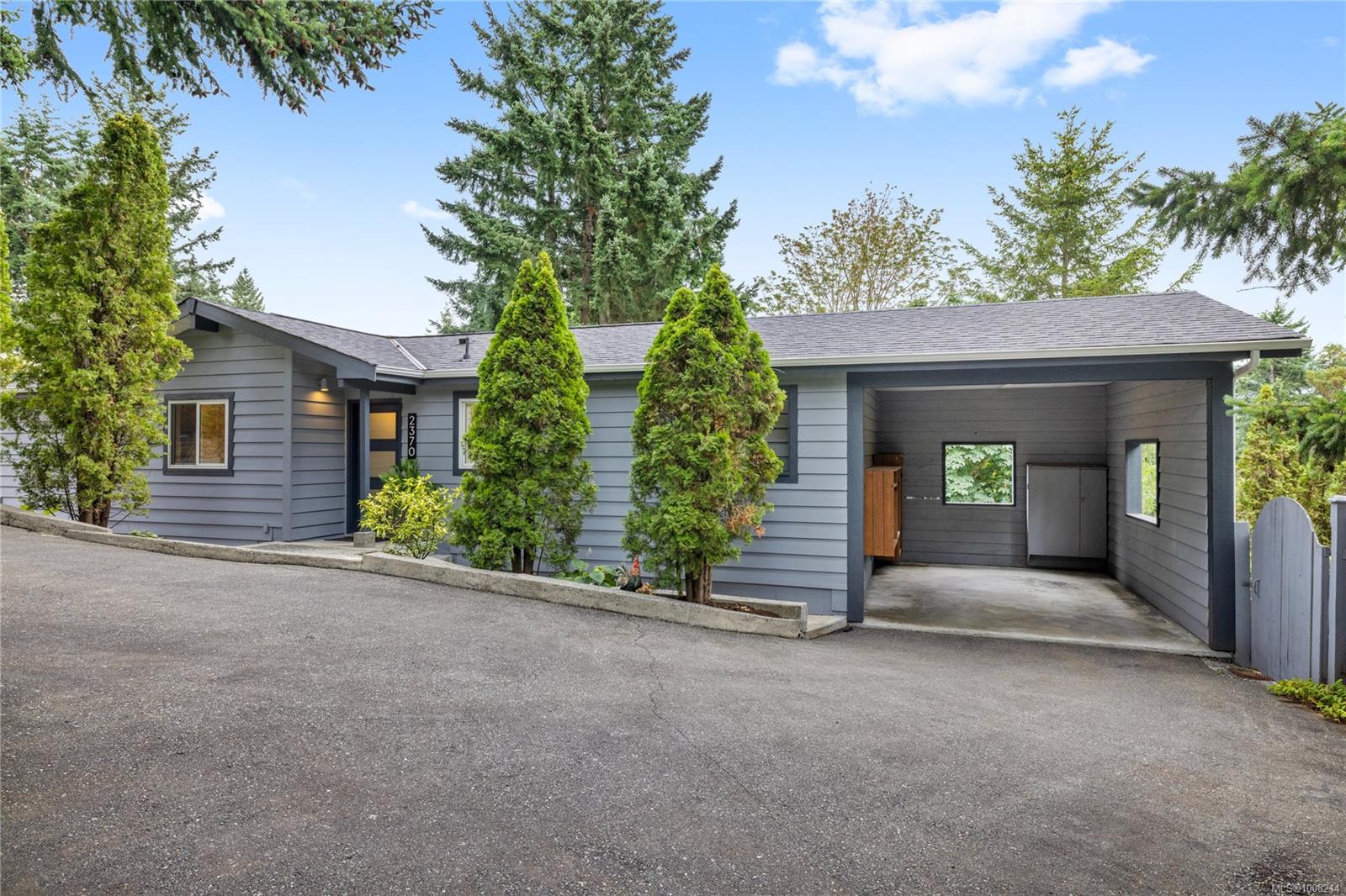 $785,000 - 2370 Collins Cres<br>British Columbia, V9P 9J9