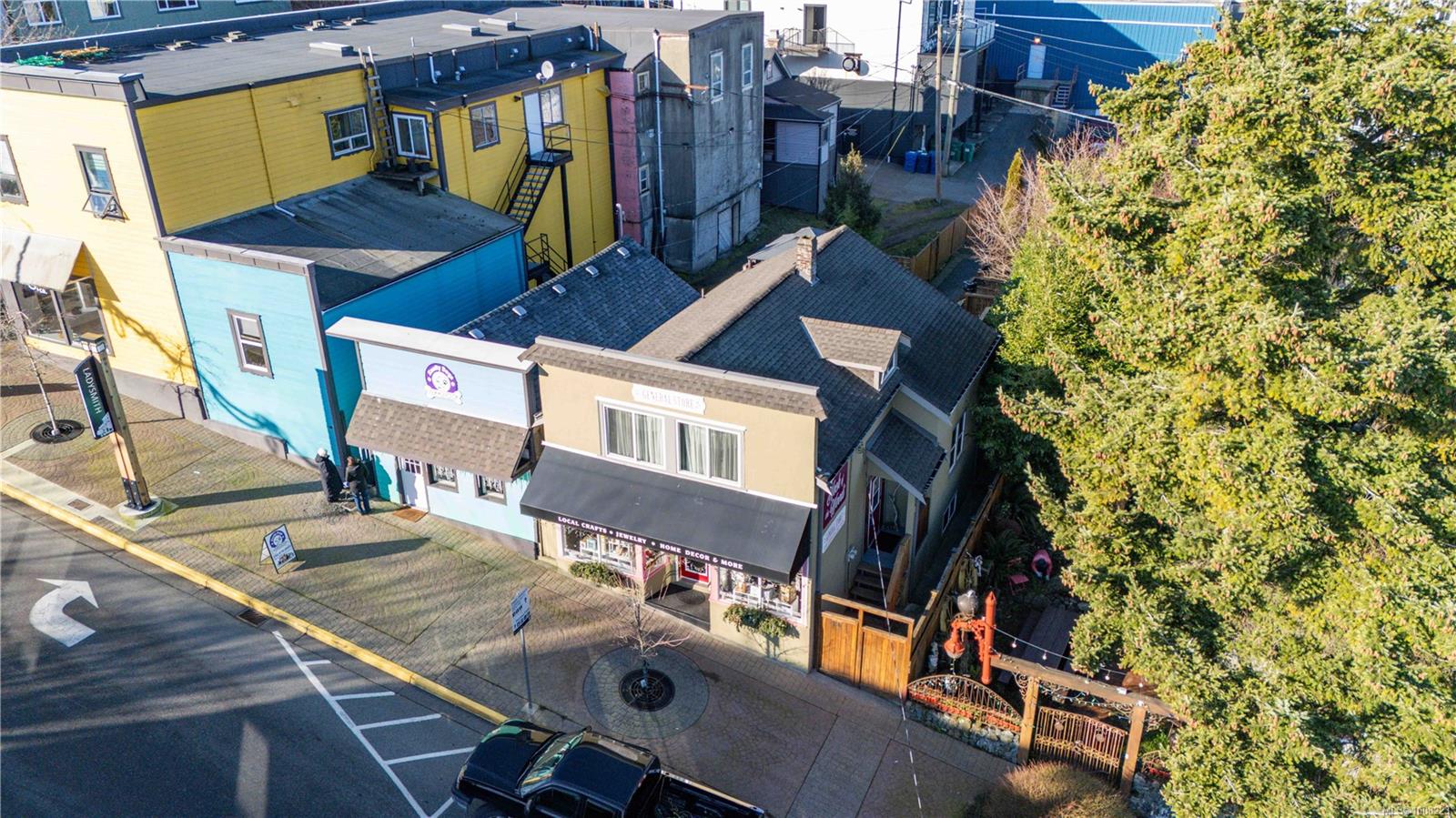 $869,000 - 28 Roberts St<br>British Columbia, V9G 1B1