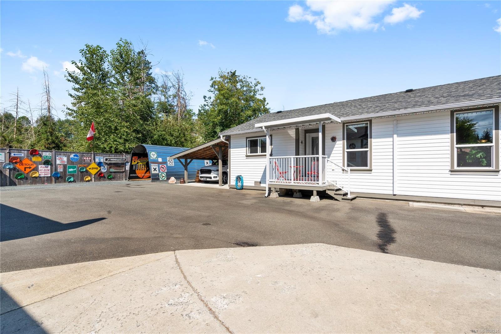 $869,000 - 911 Poplar Way<br>British Columbia, V9K 1V8