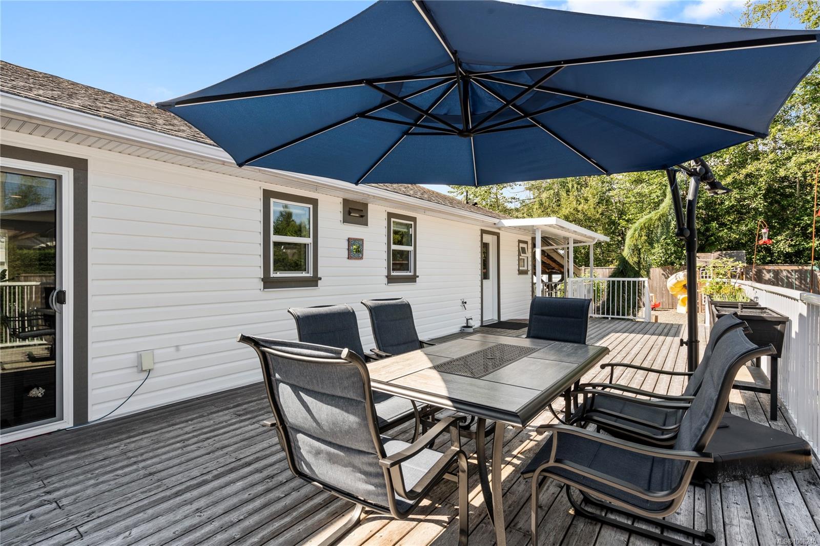 $869,000 - 911 Poplar Way<br>British Columbia, V9K 1V8