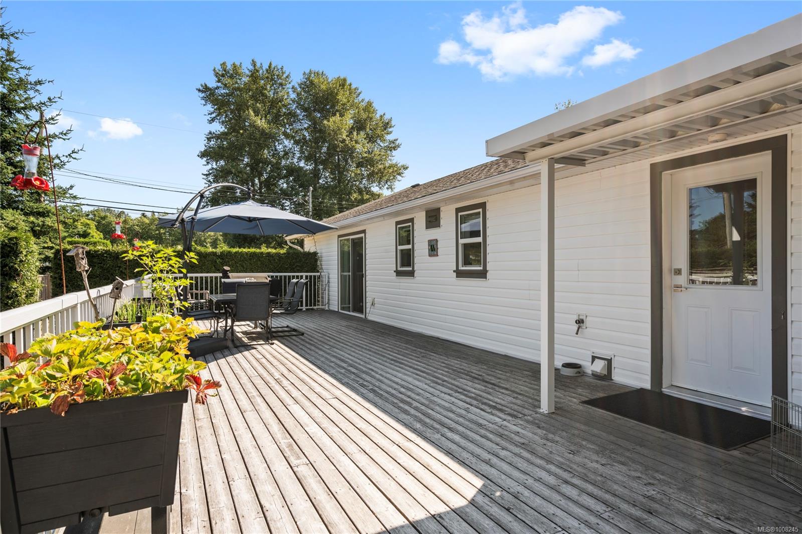 $869,000 - 911 Poplar Way<br>British Columbia, V9K 1V8