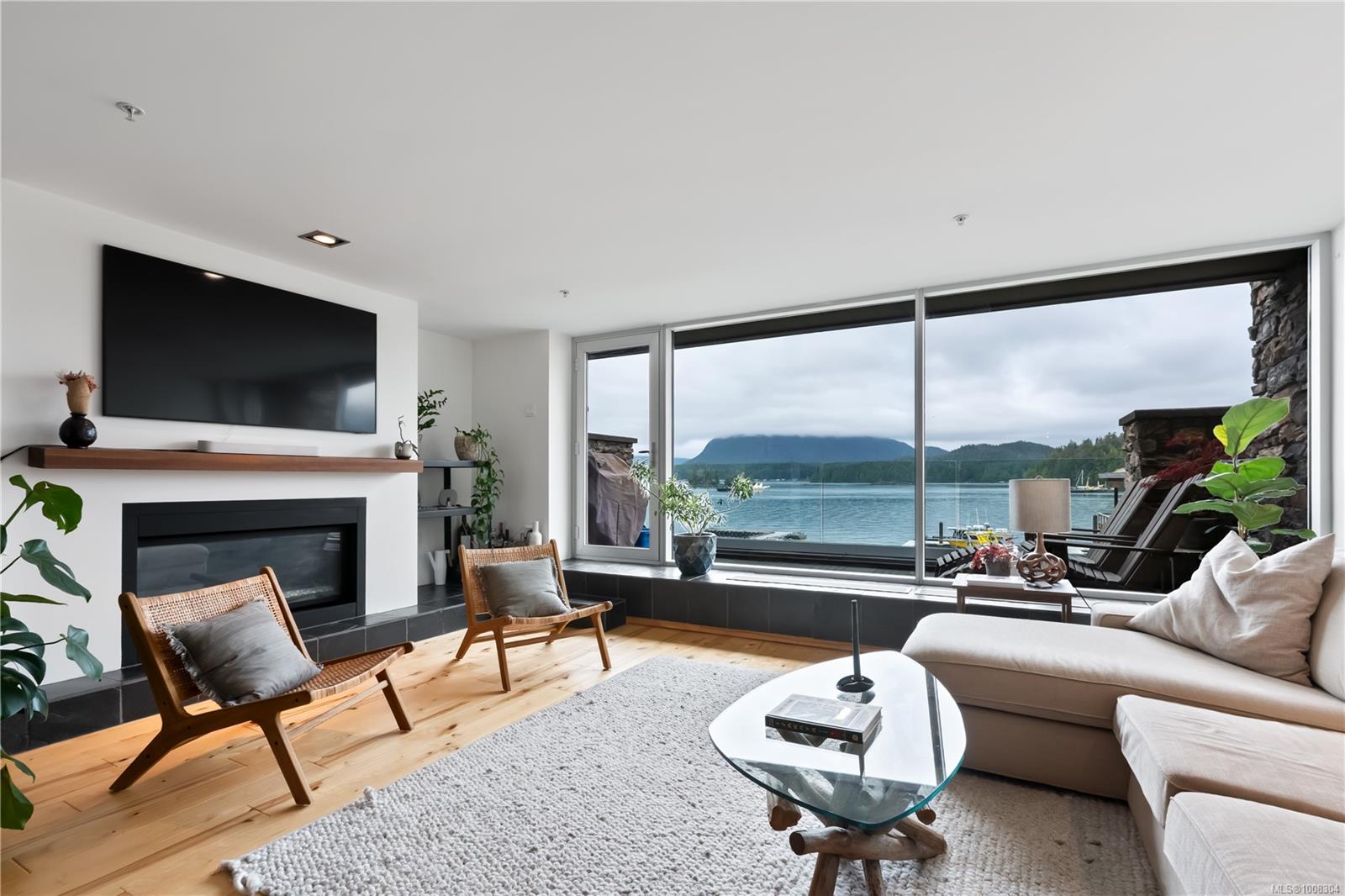 $749,000 - 368 Main St<br>Tofino, British Columbia, V0R 2Z0
