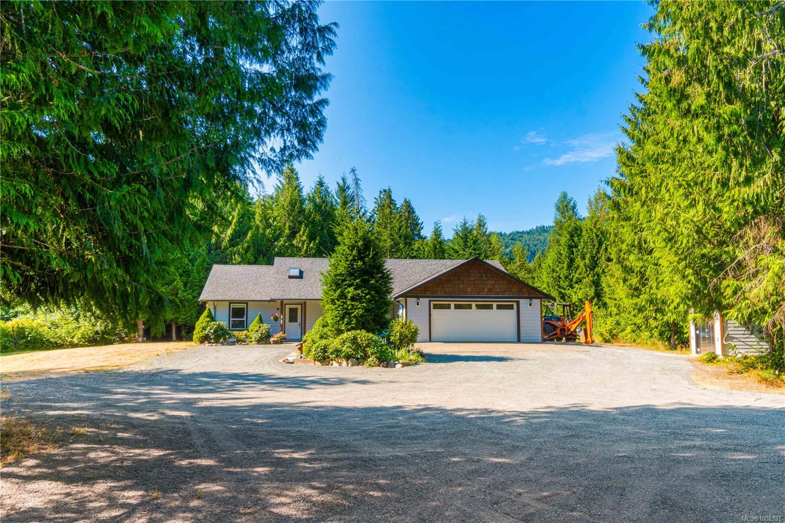$1,045,000 - 1780 Ashling Rd<br>British Columbia, V9K 2V1