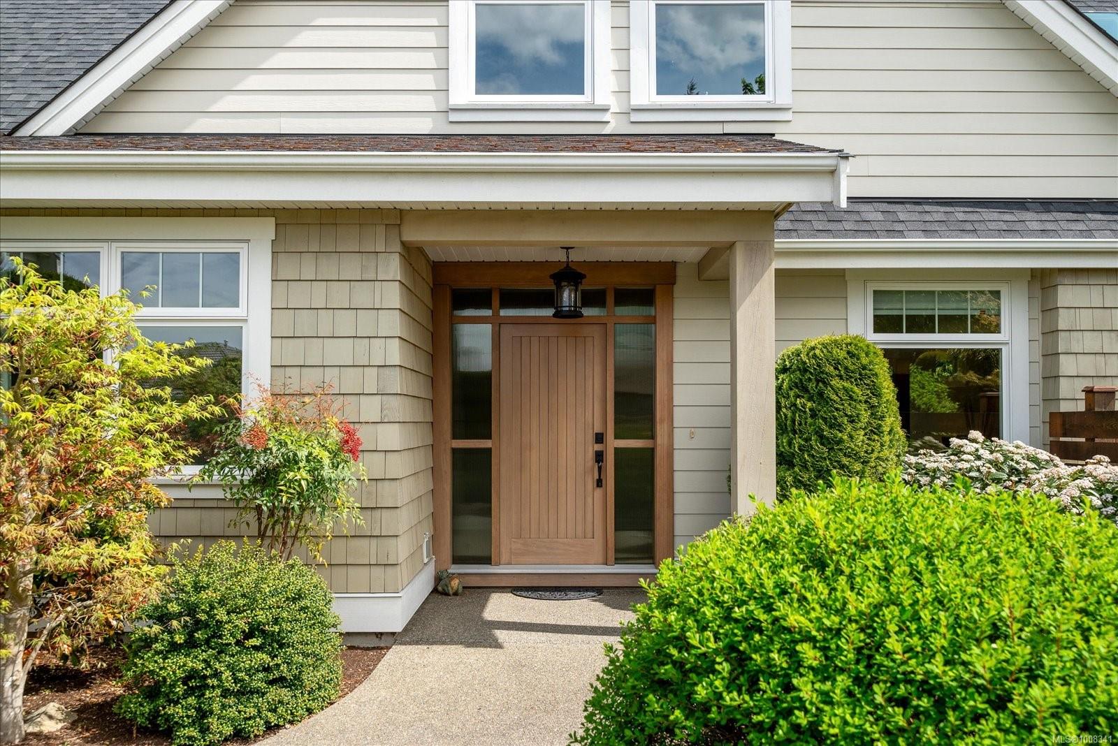 $1,399,000 - 672 Lowry's Rd<br>British Columbia, V9P 2R6