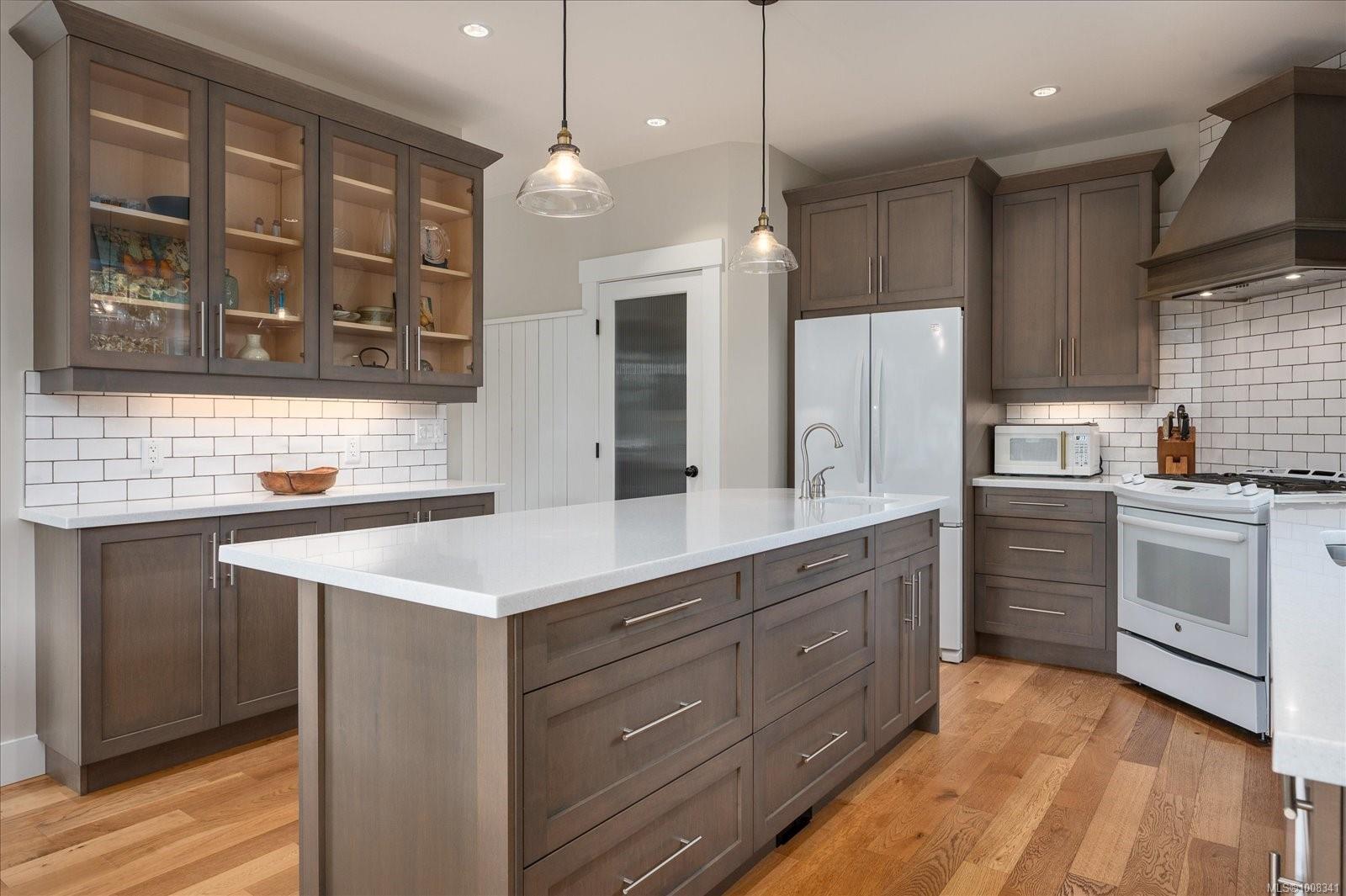 $1,399,000 - 672 Lowry's Rd<br>British Columbia, V9P 2R6