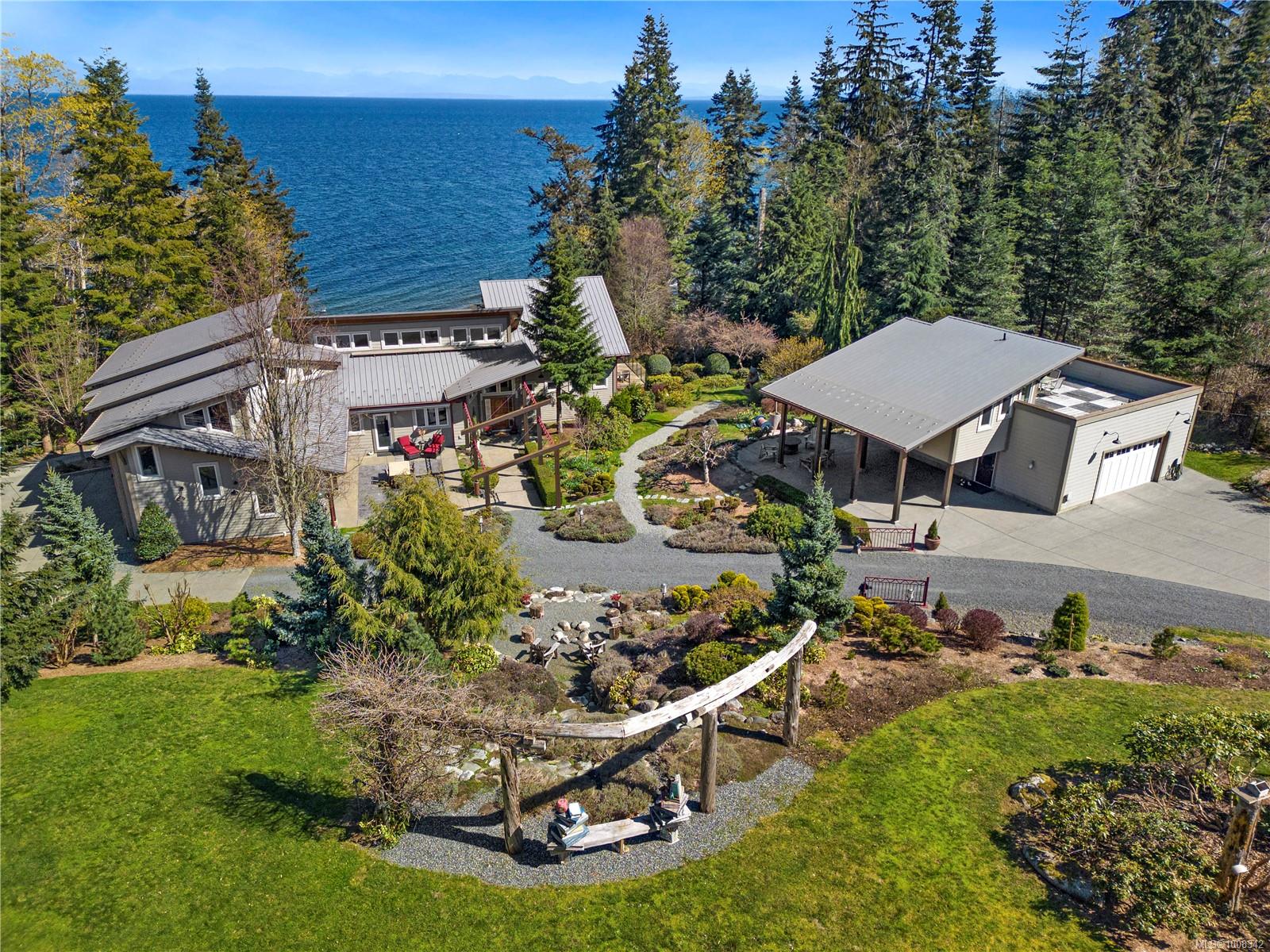 $4,950,000 - 6520 Eagles Dr<br>British Columbia, V9J 1V4
