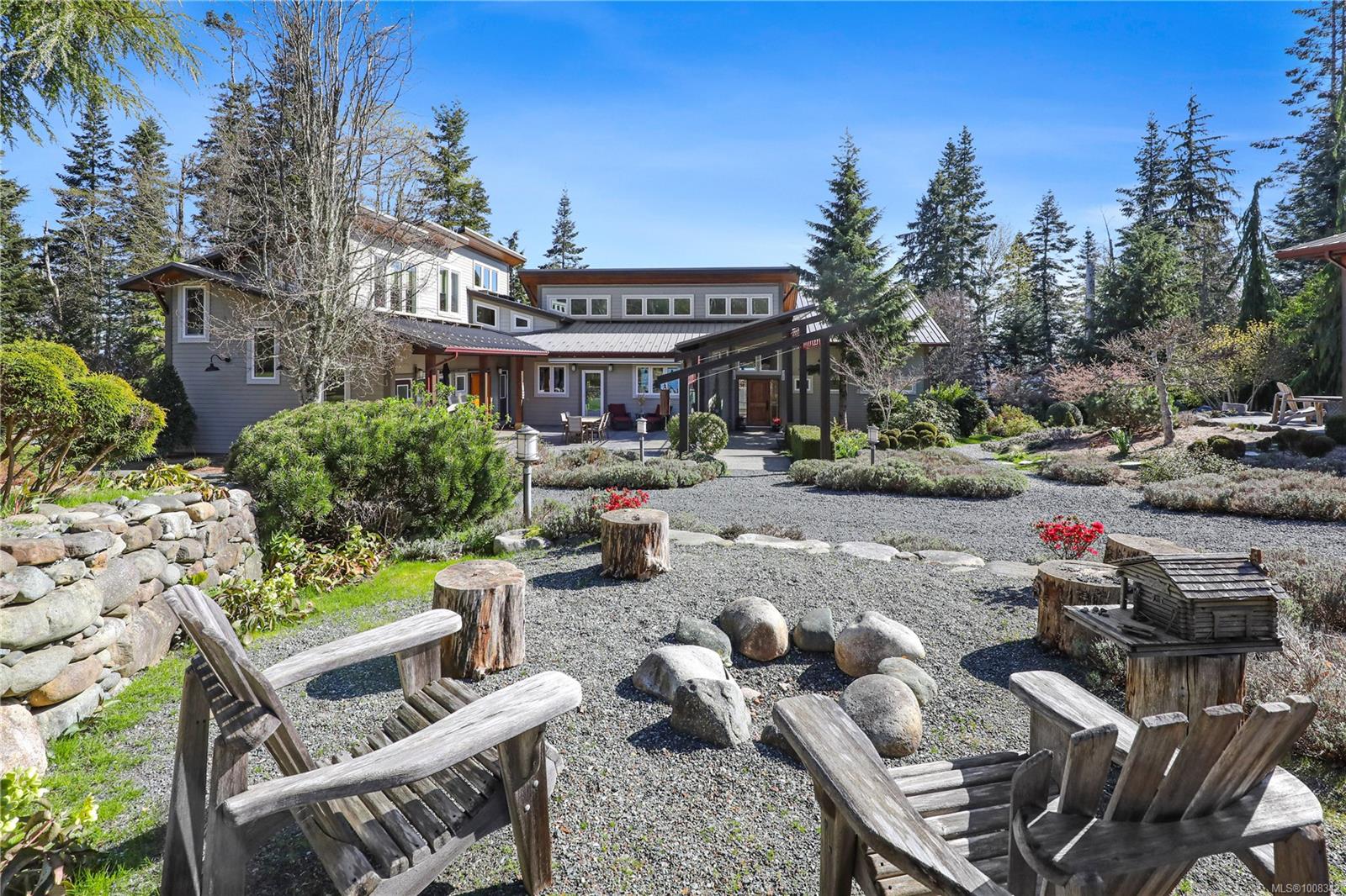 $4,950,000 - 6520 Eagles Dr<br>British Columbia, V9J 1V4
