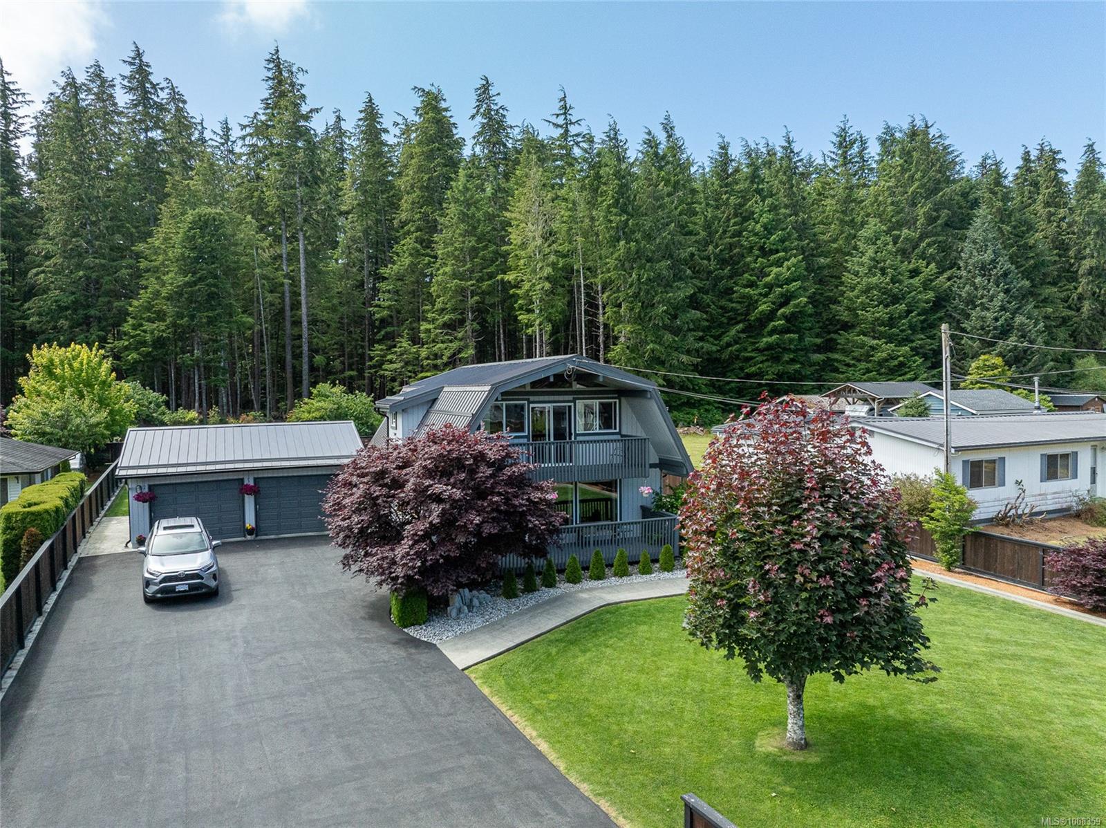 $719,000 - 5830 Beaver Harbour Rd<br>British Columbia, V0N 2P0