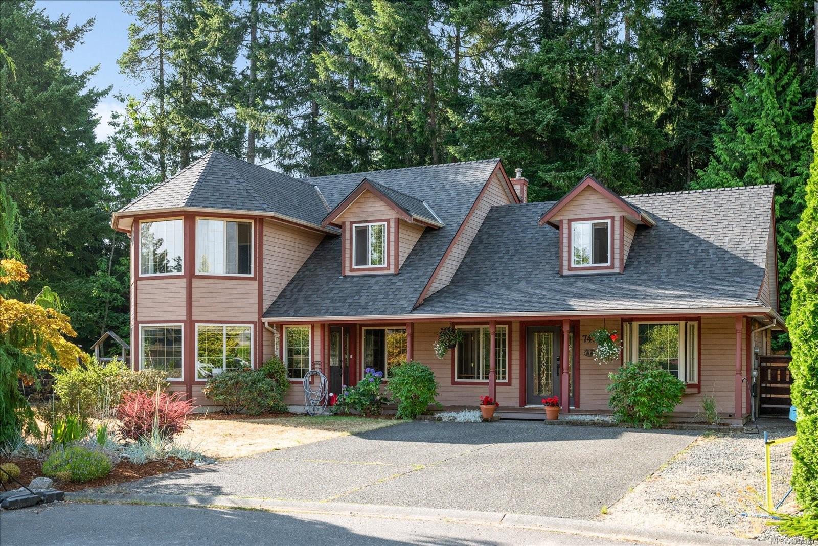 $1,129,000 - 749 Redwood Dr<br>British Columbia, V9K 2J2