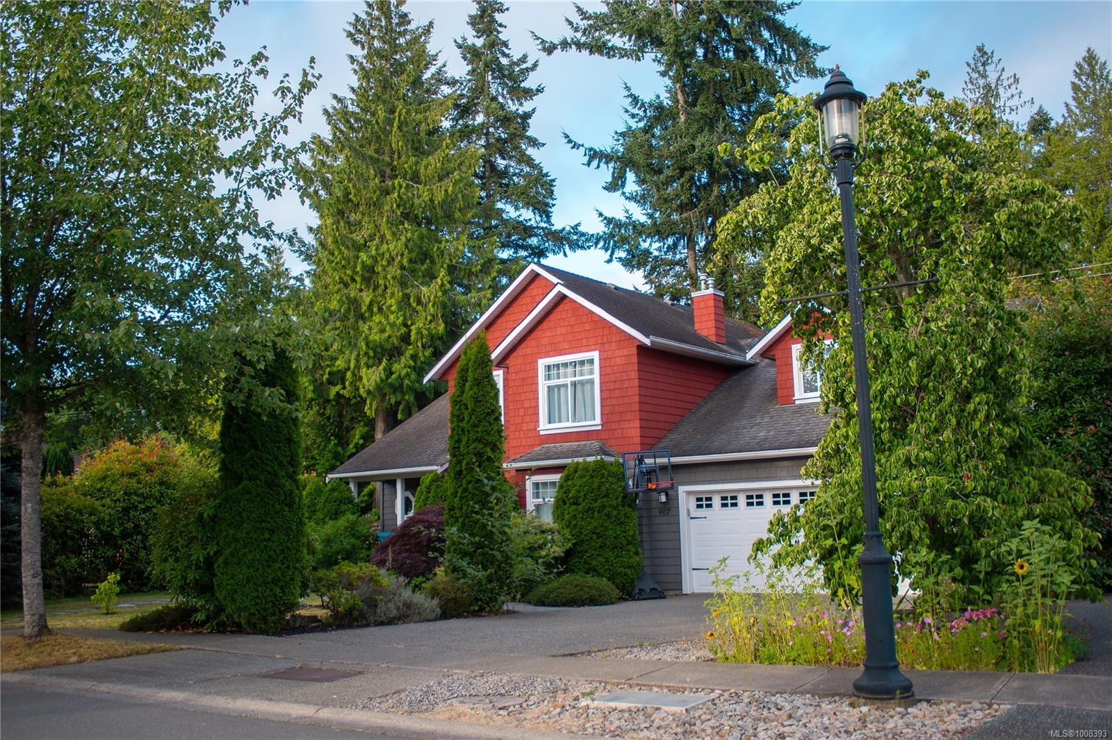 $1,132,000 - 907 Savary Dr<br>British Columbia, V9K 1R7