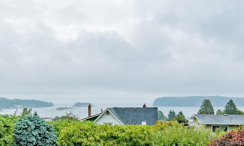 $925,000 - 2710 Glenayr Dr<br>Nanaimo, British Columbia, V9S 3S4