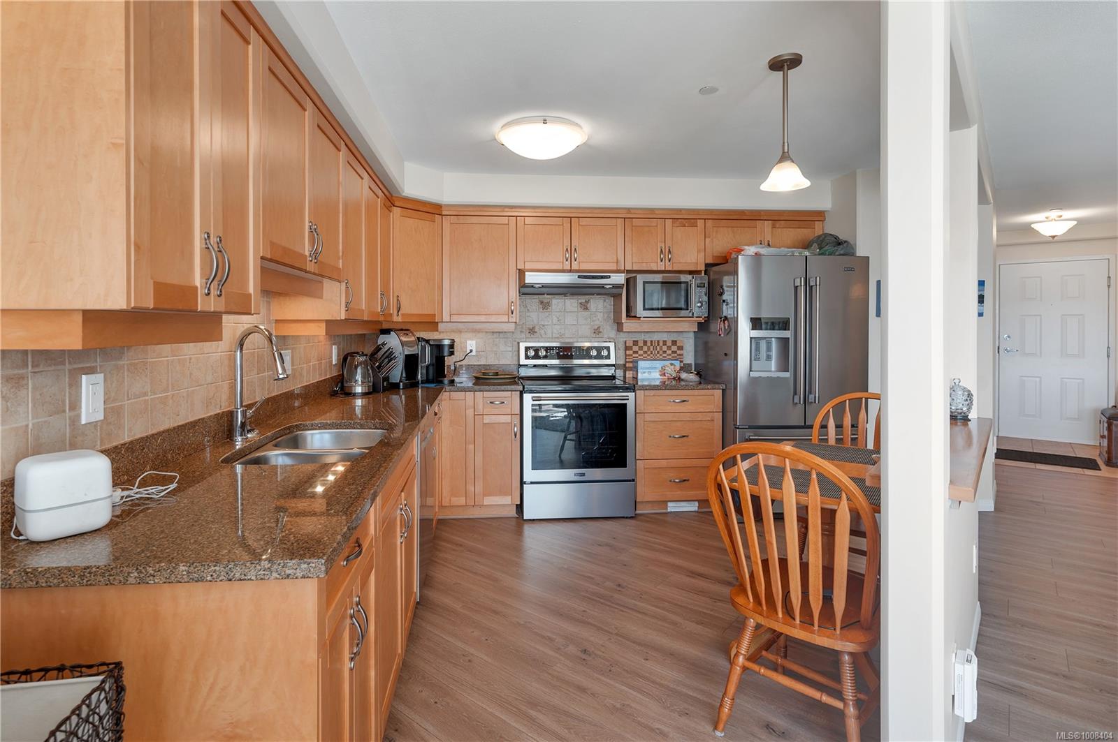 $535,000 - 350 Island Hwy<br>British Columbia, V9W 1A5