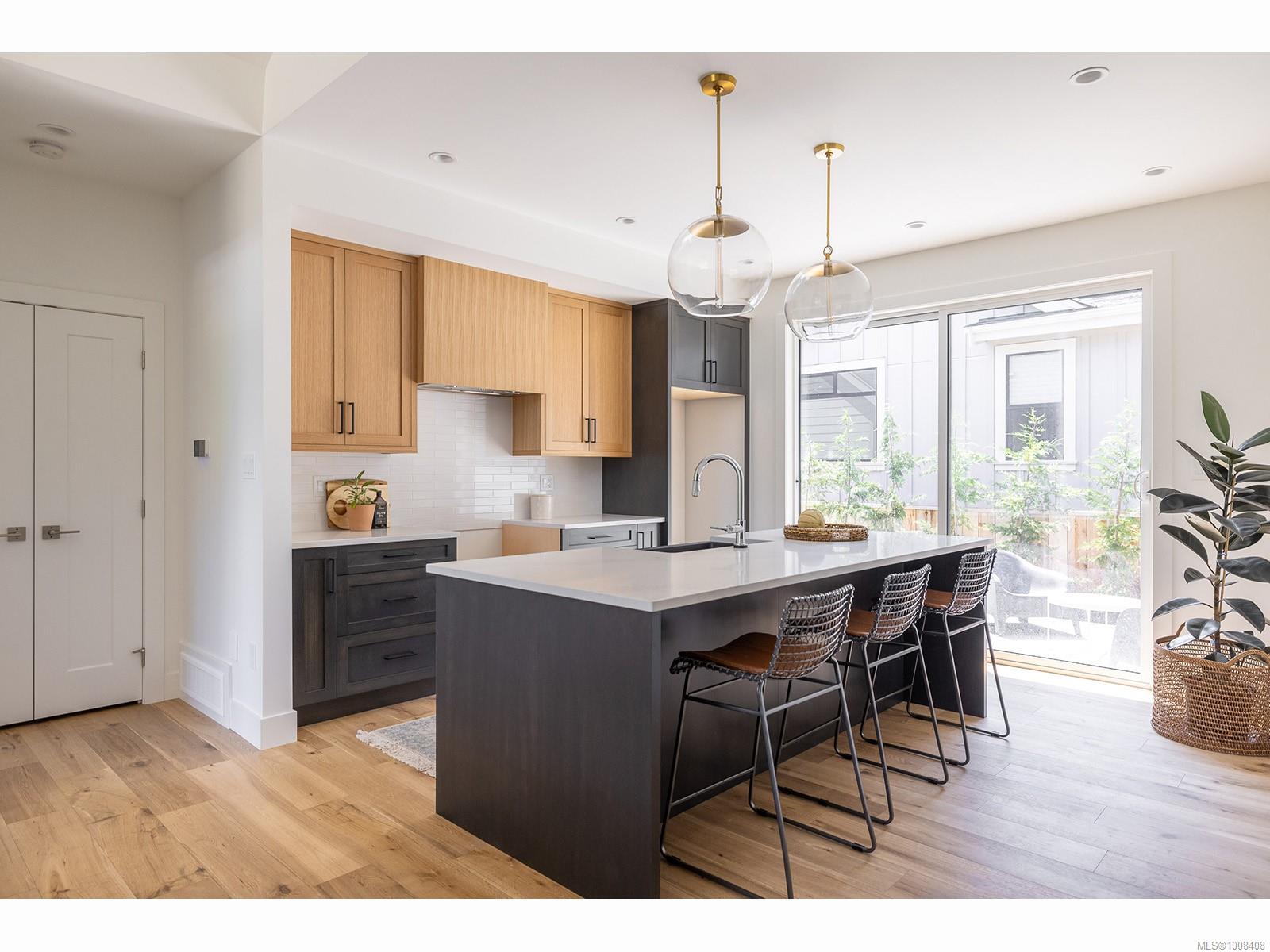 $950,000 - 702A FERN RIDGE Pl<br>British Columbia, V9R 5P5