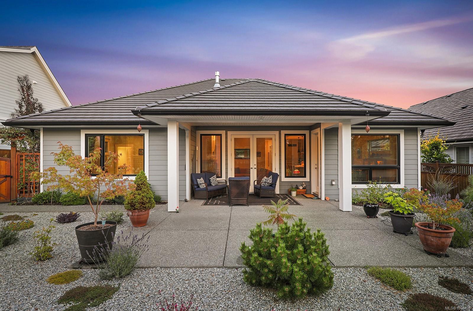 $1,425,000 - 2782 Sheffield Cres<br>British Columbia, V9N 0E4