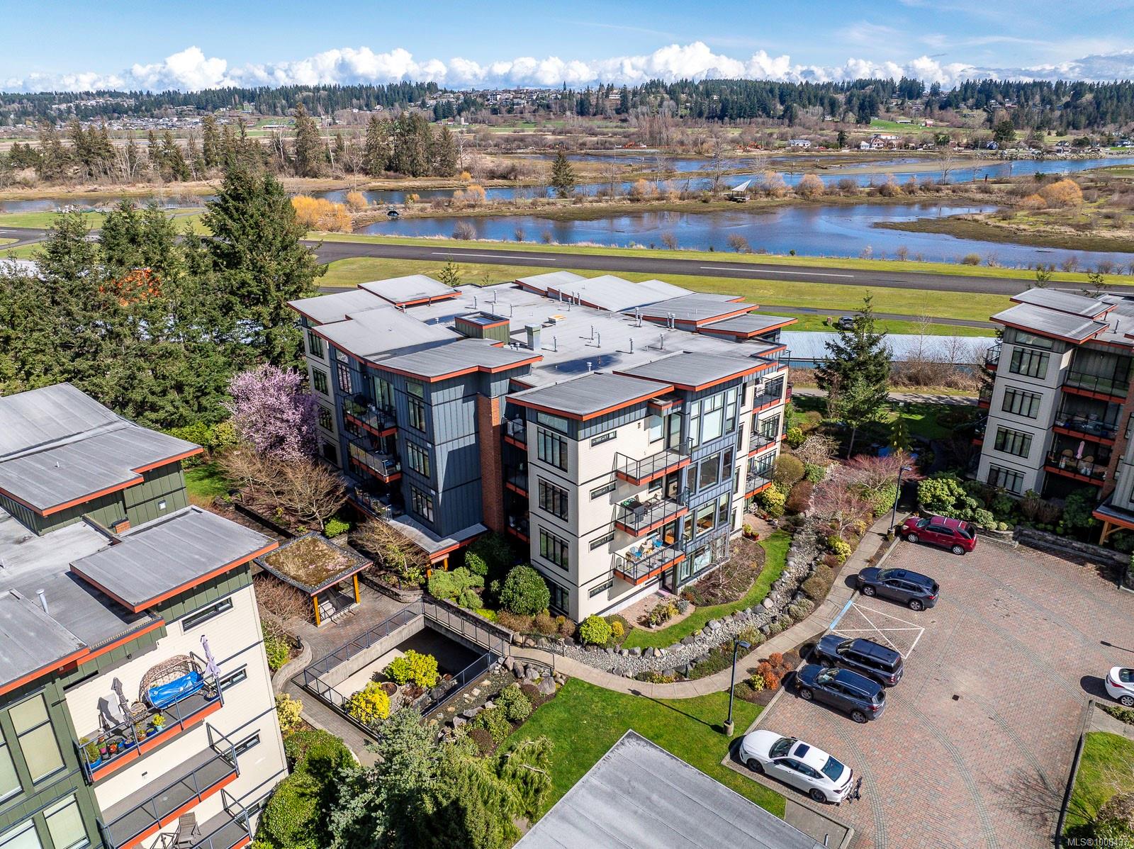 $599,000 - 2300 Mansfield Dr<br>British Columbia, V9N 3L3