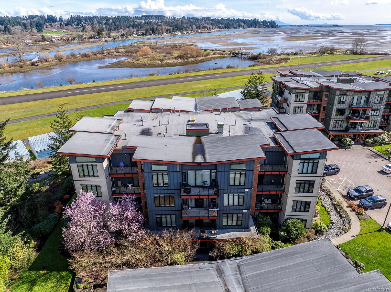 $599,000 - 2300 Mansfield Dr<br>British Columbia, V9N 3L3