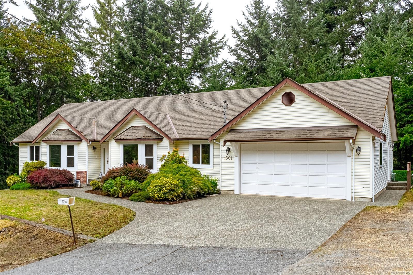 $795,000 - 1301 McKenzie Dr<br>British Columbia, V9L 5R9