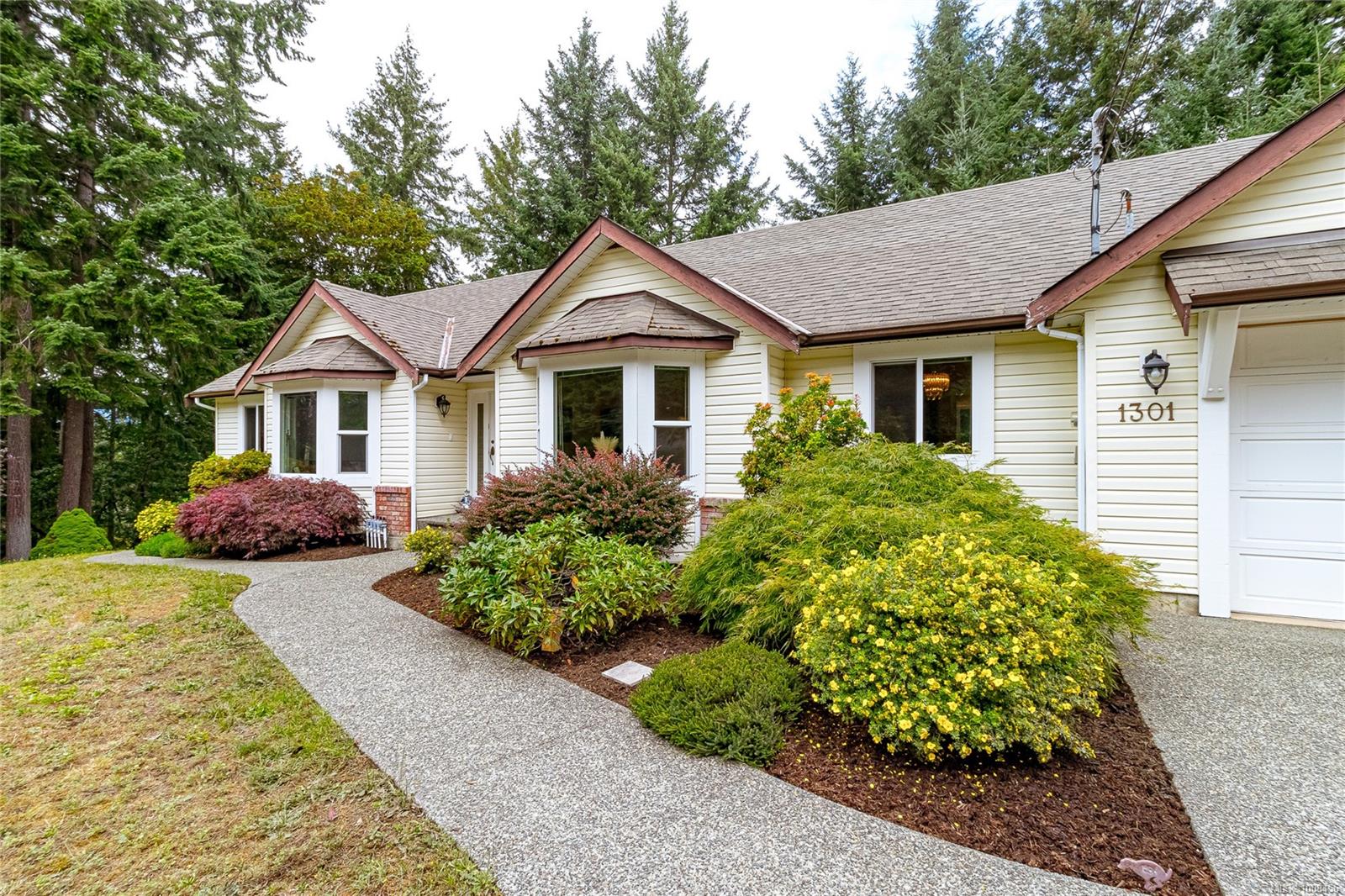 $795,000 - 1301 McKenzie Dr<br>British Columbia, V9L 5R9