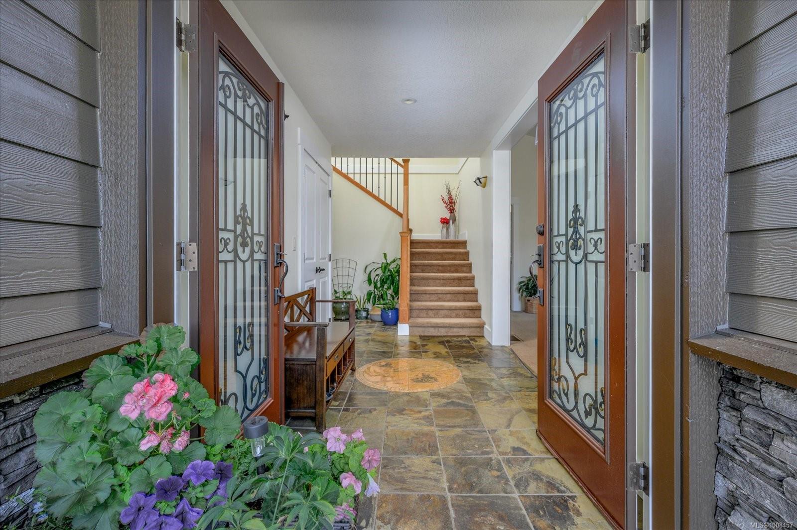 $1,239,000 - 213 Shiloh Dr<br>British Columbia, V9R 7C8