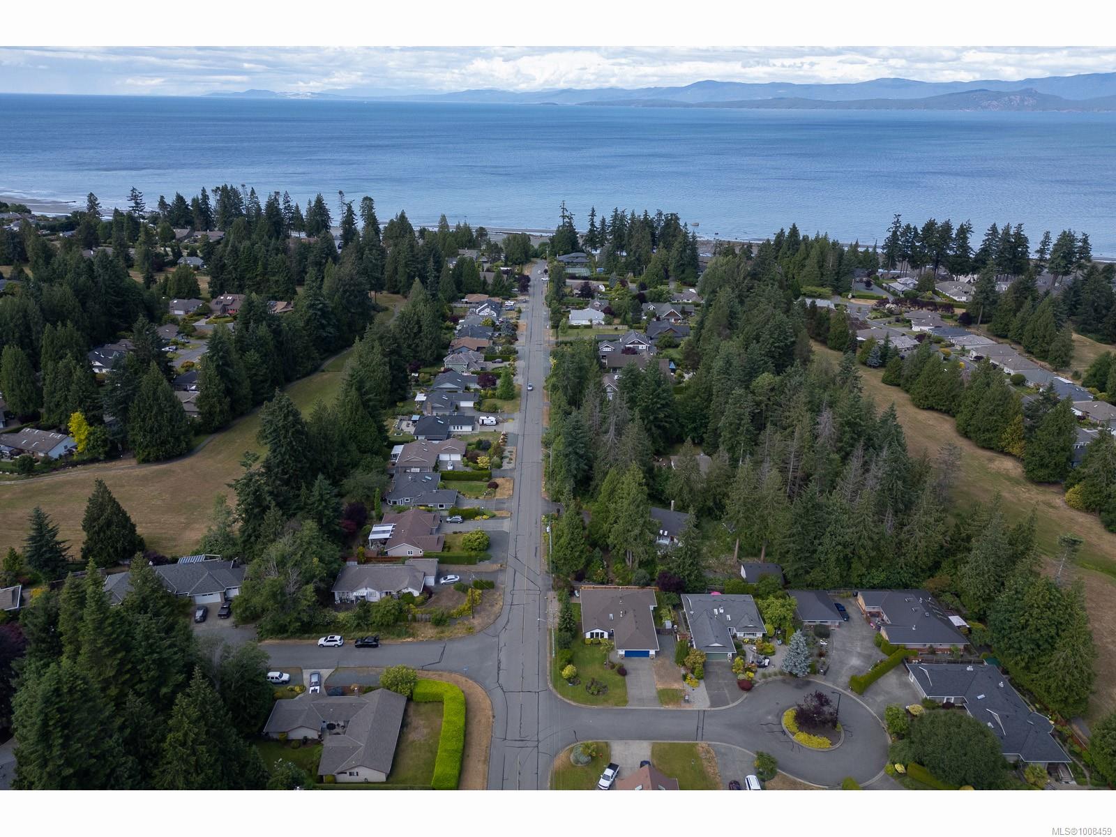 $879,000 - 1221 GREEN Close<br>British Columbia, V9K 2M3