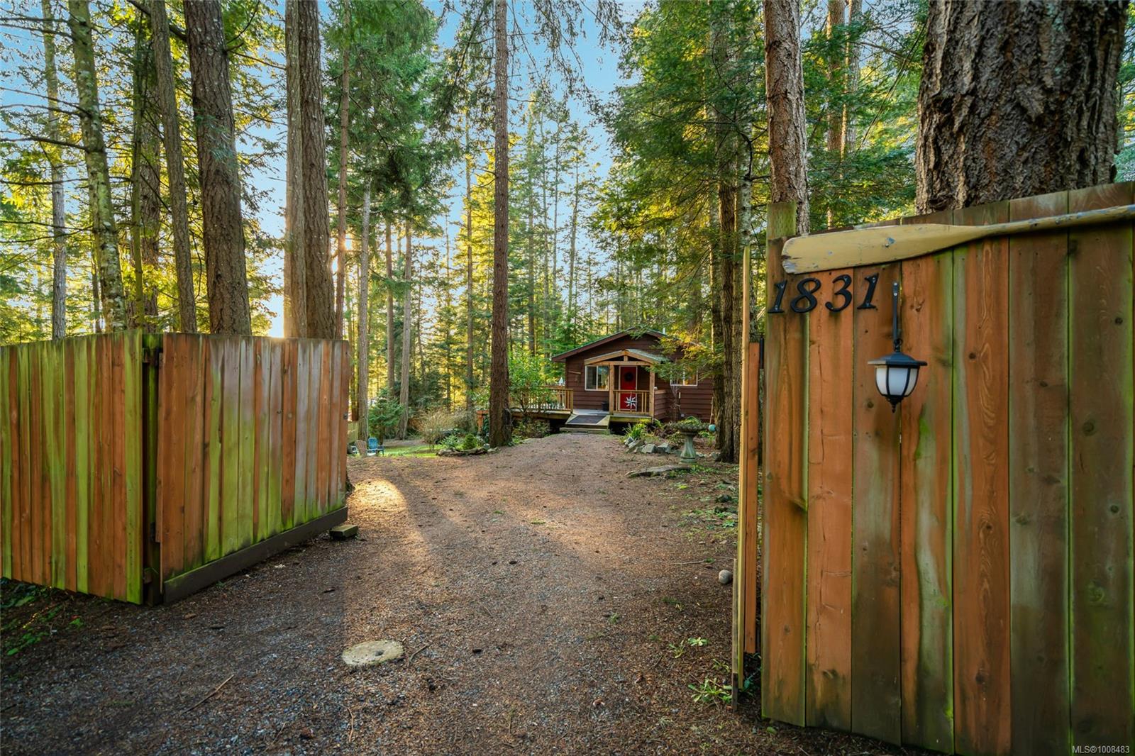 $749,900 - 1831 Oyster Way<br>British Columbia, V0R 1X6