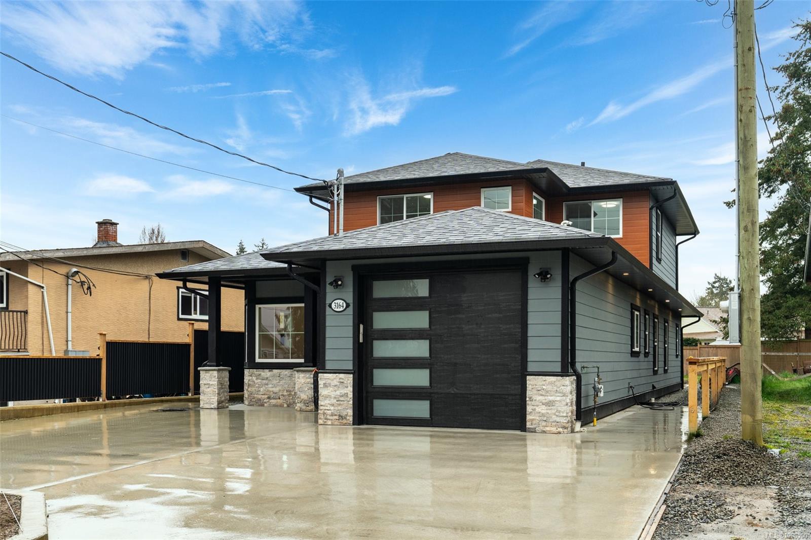 $879,900 - 3164 Sherman Rd<br>British Columbia, V9L 4B4