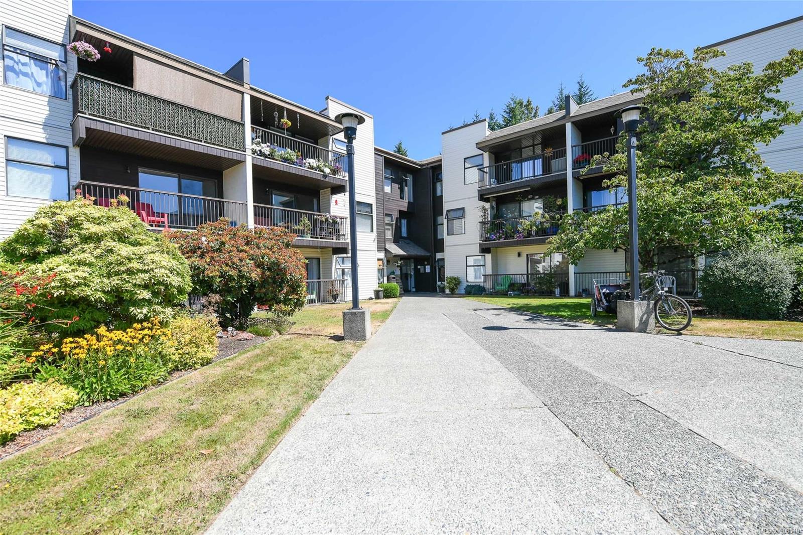 $319,000 - 585 Dogwood St<br>British Columbia, V9W 6T6