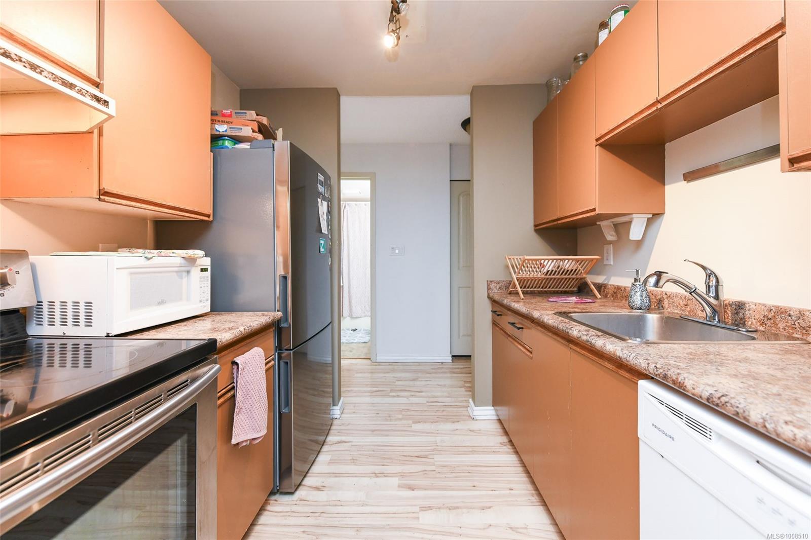 $319,000 - 585 Dogwood St<br>British Columbia, V9W 6T6
