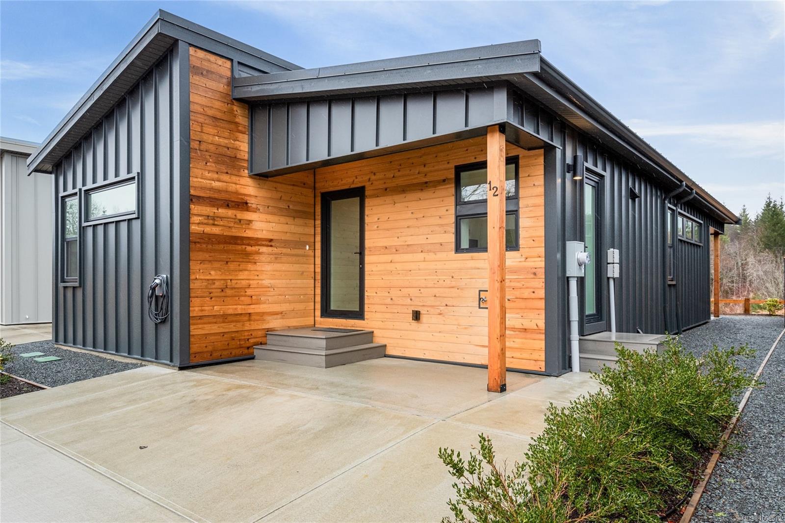 $509,000 - 3025 Royston Rd<br>British Columbia, V0R 1S0