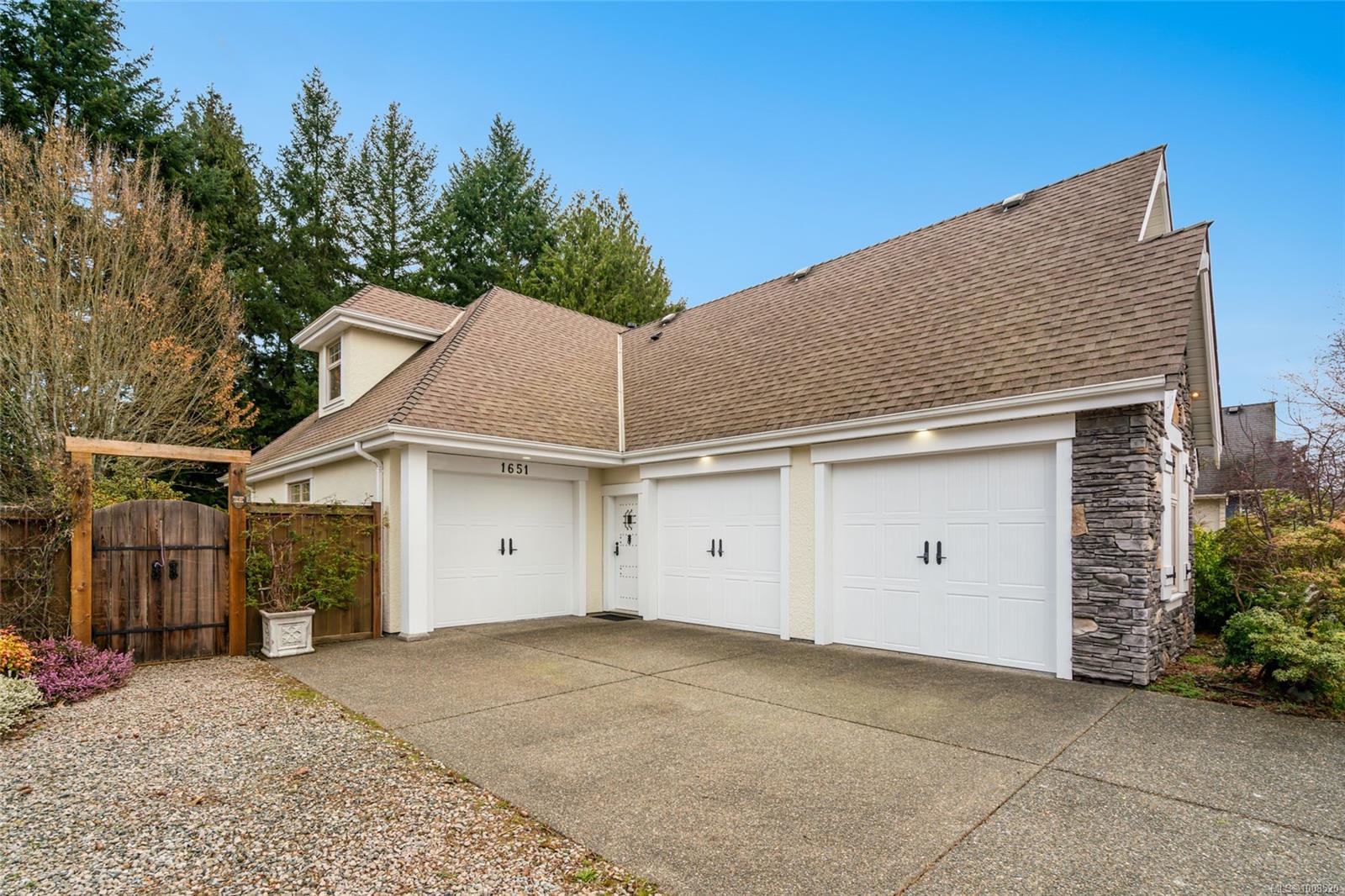 $1,498,000 - 1651 Stone Lake Dr<br>British Columbia, V9P 9L1