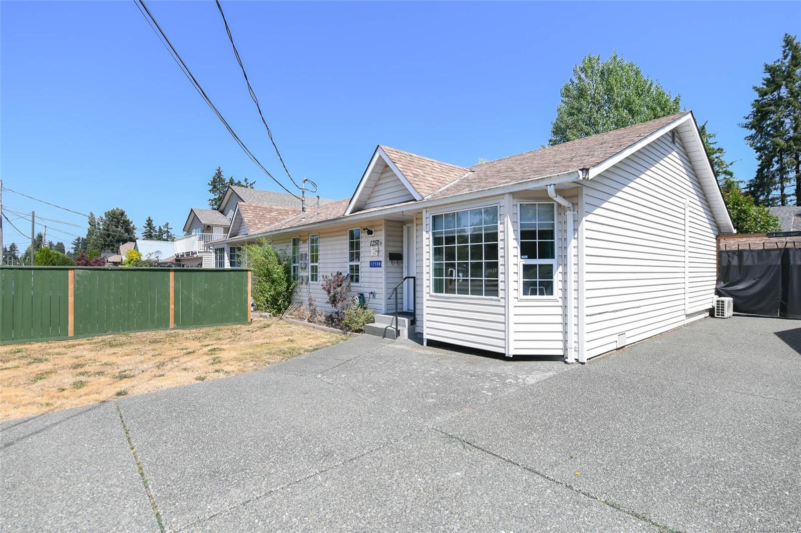 $510,000 - 1250 Stewart Ave<br>British Columbia, V9N 3H4