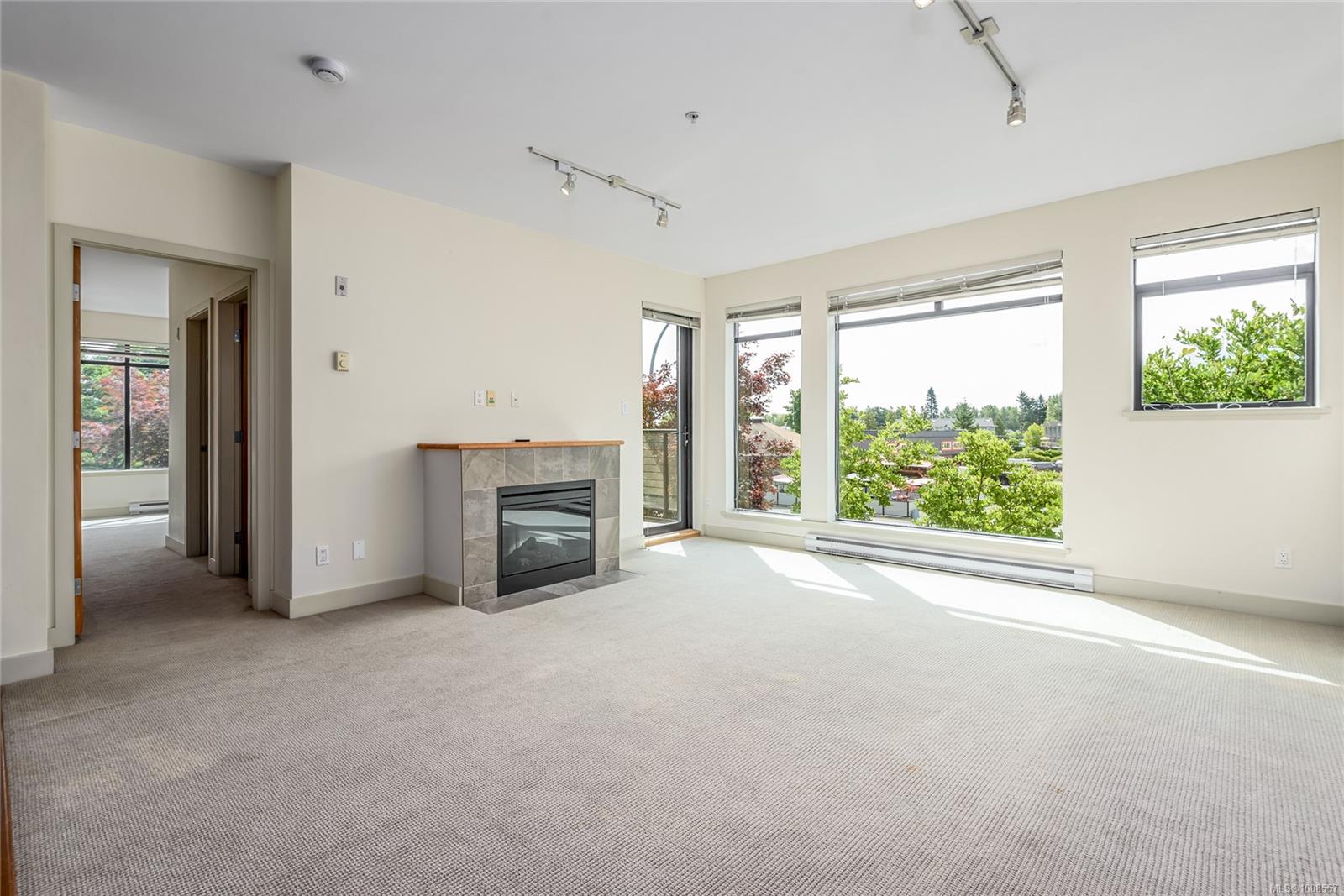$499,900 - 2300 Mansfield Dr<br>British Columbia, V9N 3S3