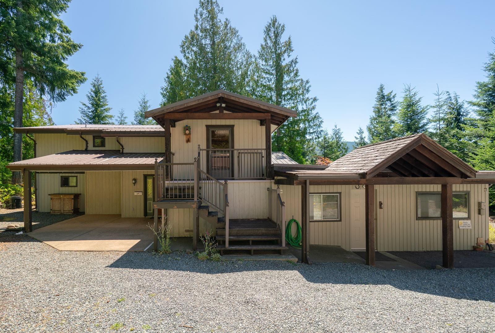 $989,900 - 300&304 DEER Rd<br>British Columbia, V0R 2G0