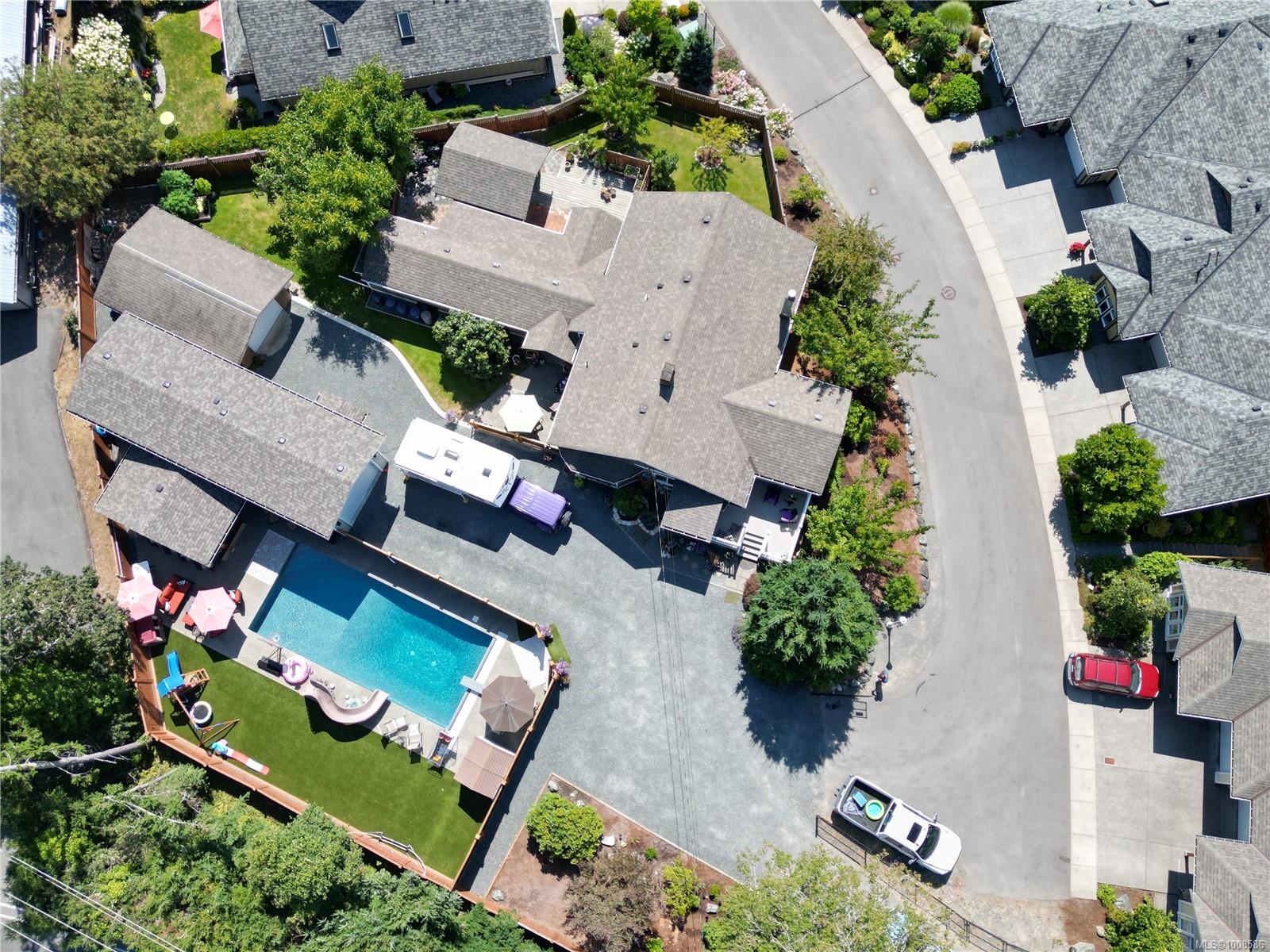 $1,295,000 - 1988 Maple Bay Rd<br>British Columbia, V9L 5M3