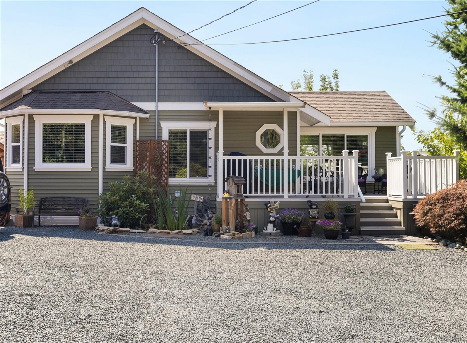 $1,295,000 - 1988 Maple Bay Rd<br>British Columbia, V9L 5M3