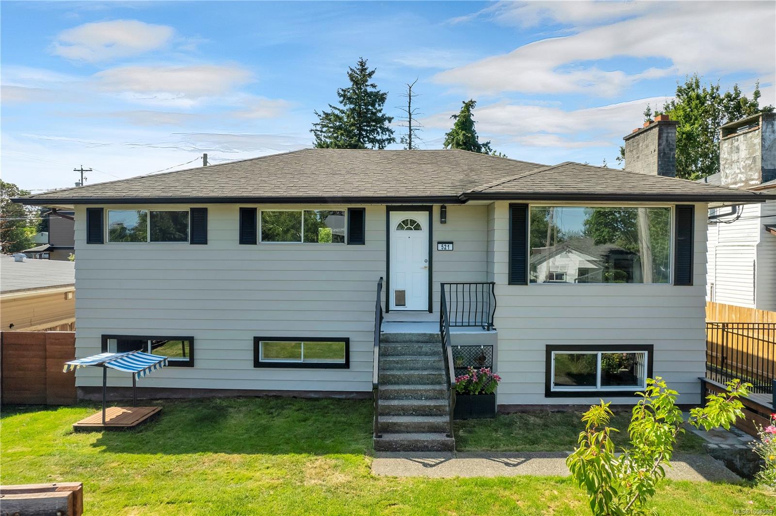 $658,000 - 521 6th Ave<br>British Columbia, V9W 3Z6