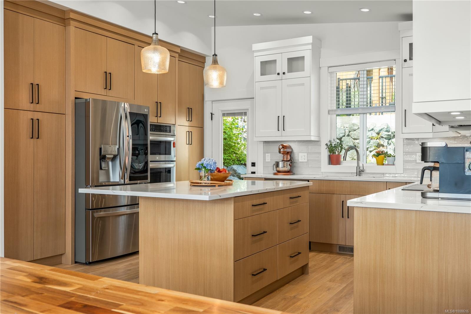 $1,150,000 - 143 Sunview Rd<br>British Columbia, V9T 0M6