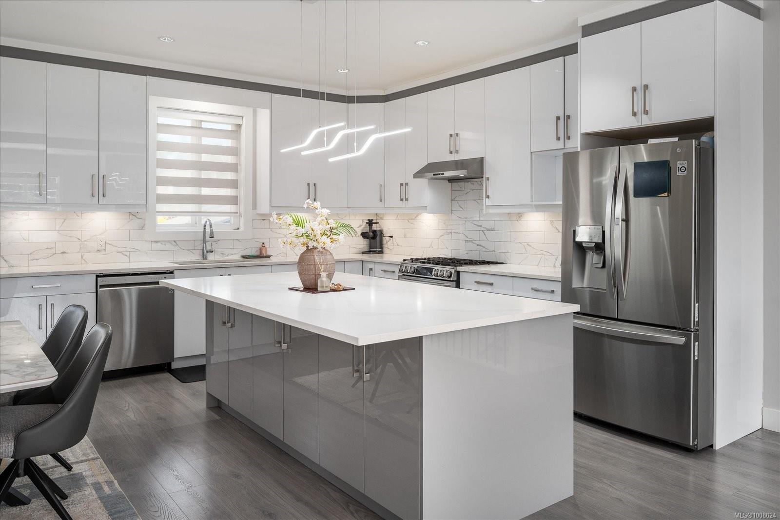 $1,099,000 - 4168 Uplands Dr<br>British Columbia, V9T 5K5