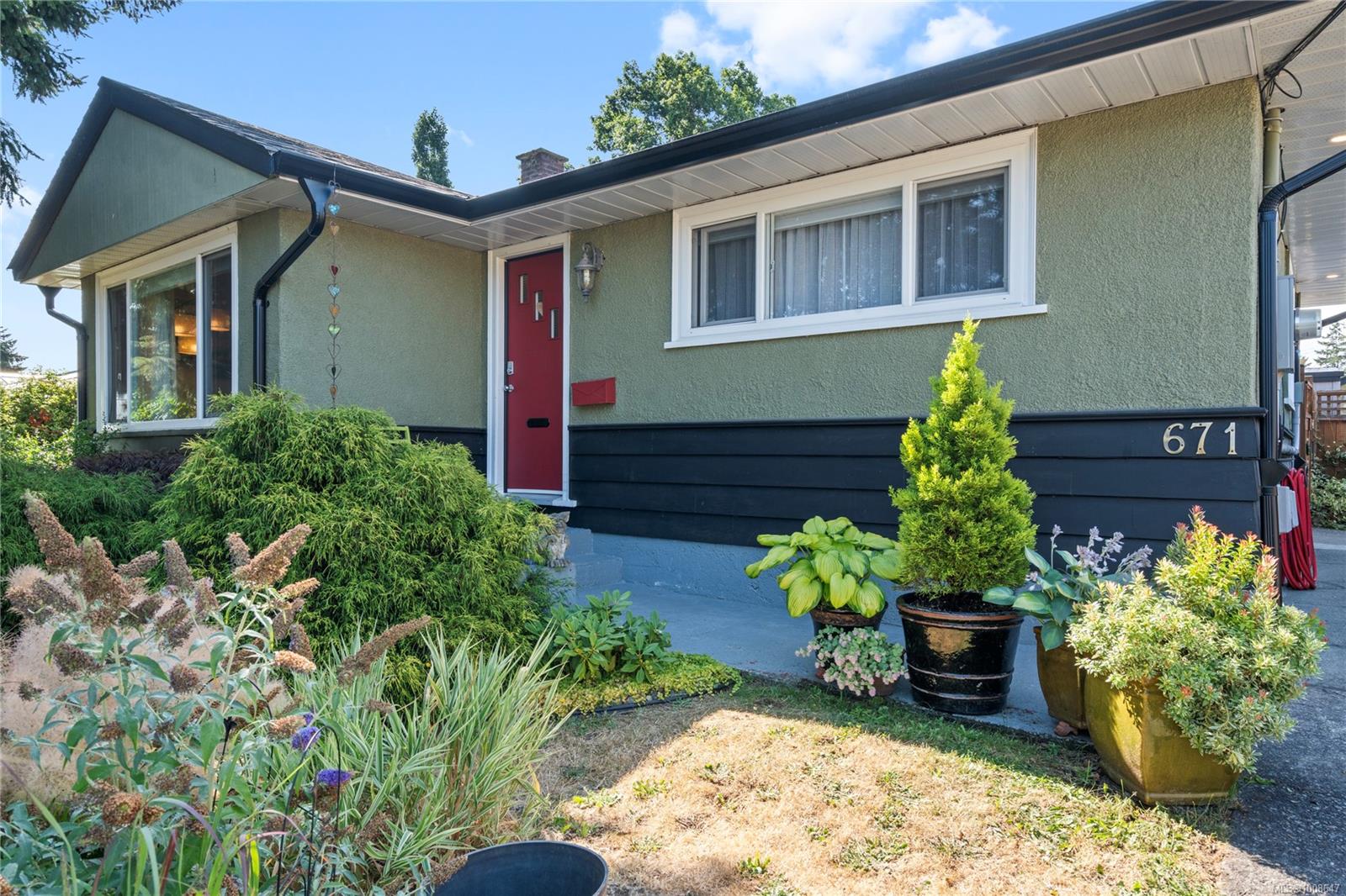$749,000 - 671 Chelsea St<br>British Columbia, V9S 1X9