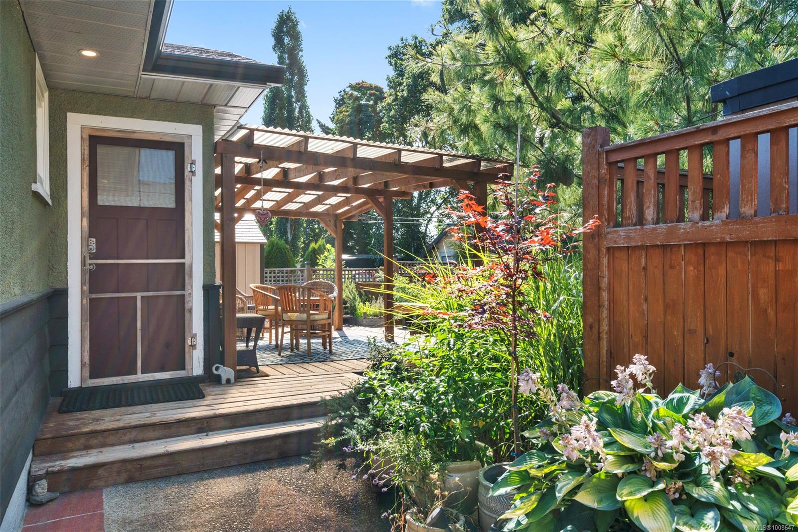 $749,000 - 671 Chelsea St<br>British Columbia, V9S 1X9