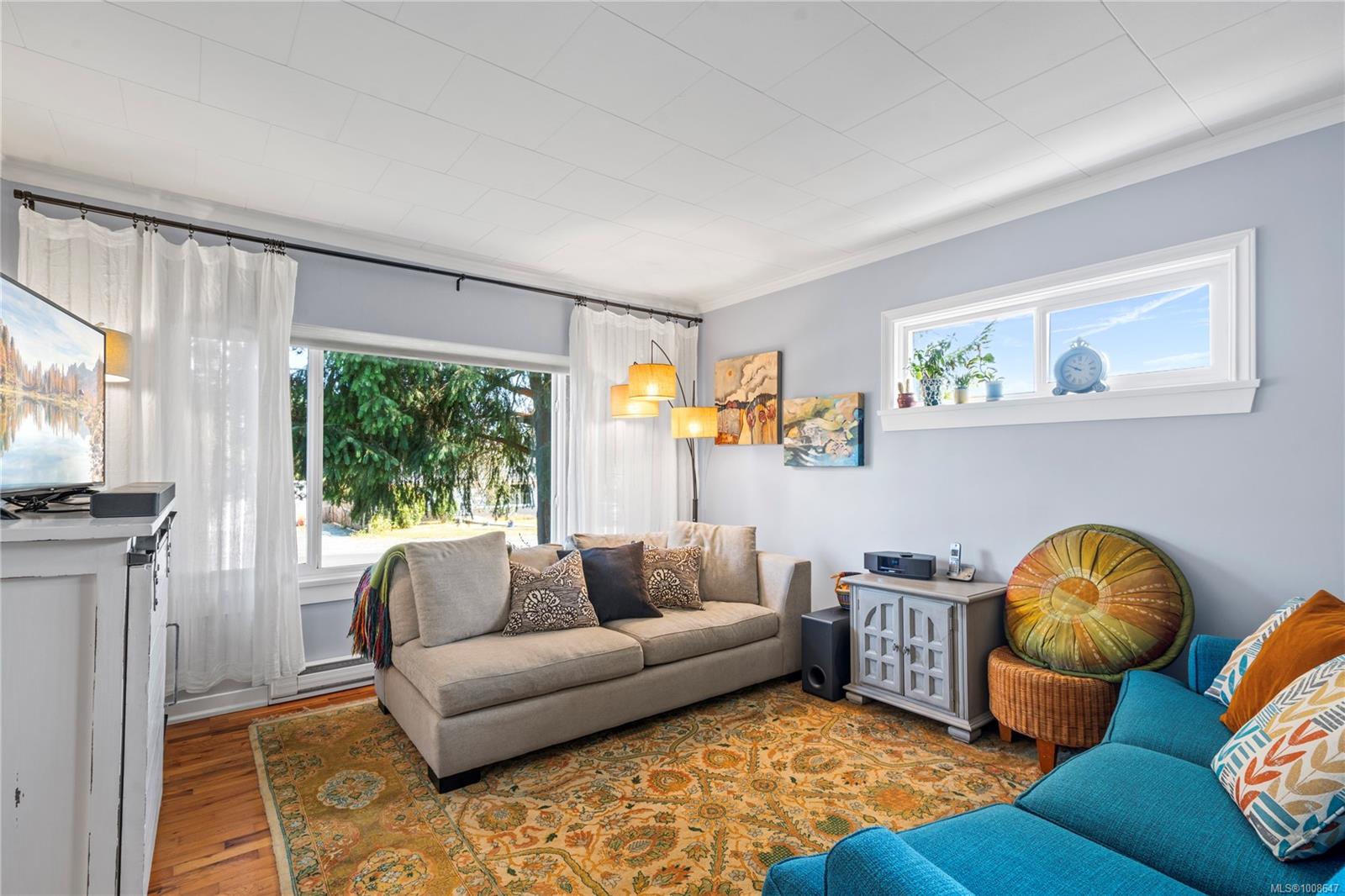 $749,000 - 671 Chelsea St<br>British Columbia, V9S 1X9